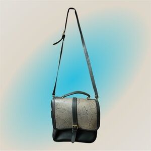 Handmade 100% leather vintage saddle bag with leaf design. ONE OF A KIND ✨